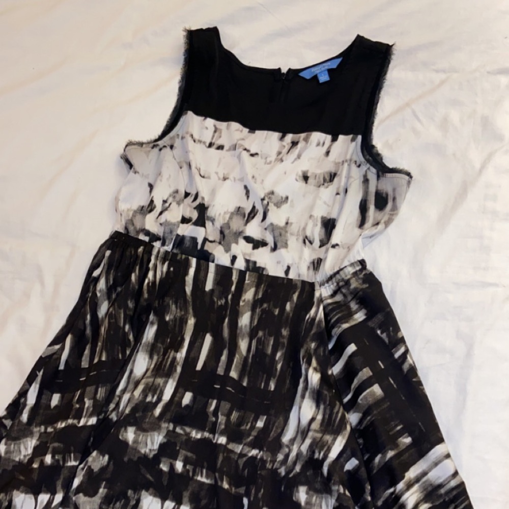 Vera Wang Dress, Size L, Hanker-chief cut, black & white